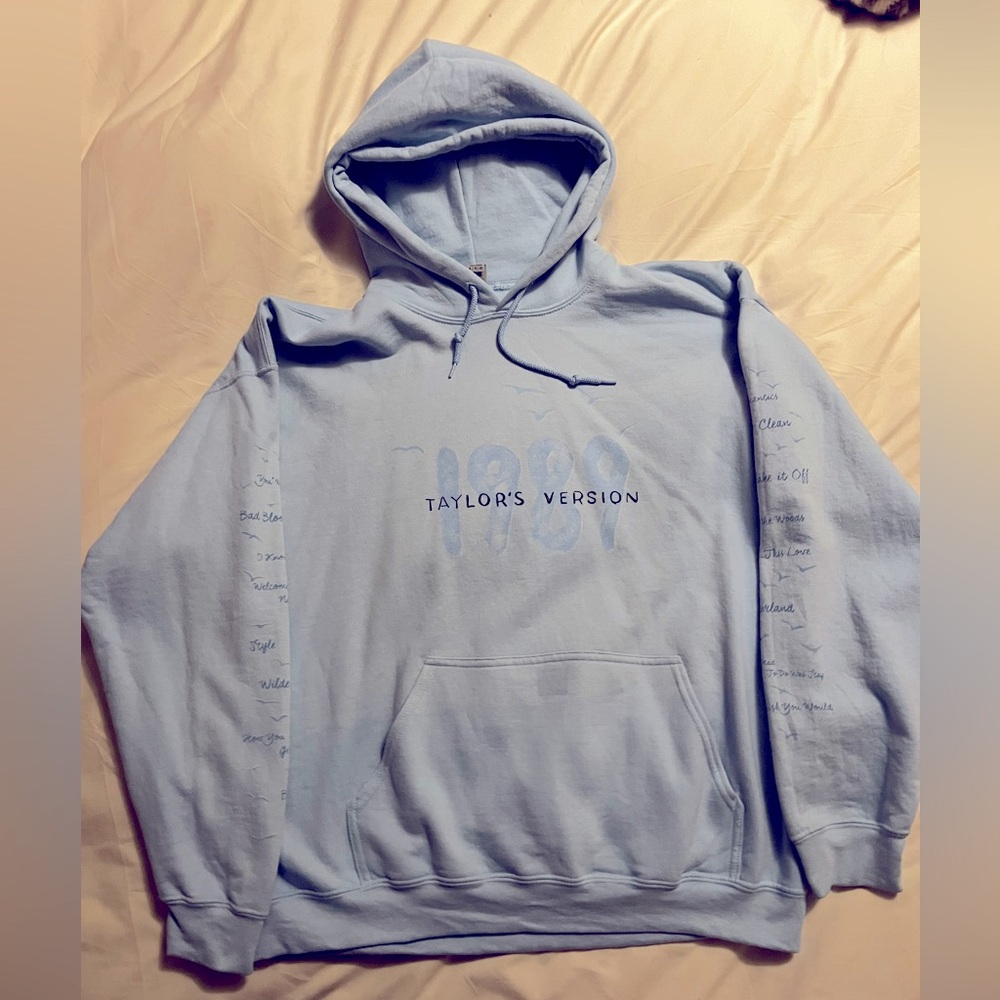 Taylor Swift 1989 sweatshirt
